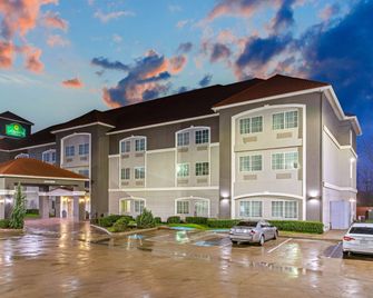 La Quinta Inn & Suites by Wyndham Cleburne - Cleburne - Budova