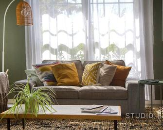 Studio on Bridport - Daylesford - Living room