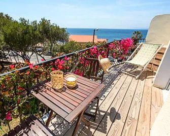 Hôtel Almanarre Plage - Hôtel Eco-Responsable face à la mer - הייר - מרפסת