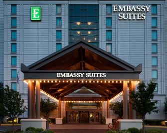 Embassy Suites by Hilton Chicago Lombard Oak Brook - Lombard - Edificio