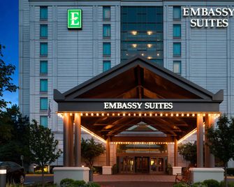 Embassy Suites by Hilton Chicago Lombard Oak Brook - Lombard - Building