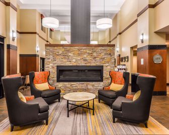 Hampton Inn & Suites Boulder-North - בולדר - טרקלין