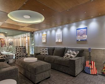 Skyline Villa Indoor Pool Hot Tub - Elkhorn - Lounge