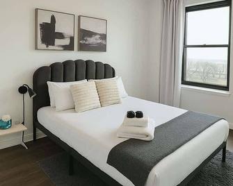 Contemporary 2BR Apartment in Vibrant Hyde Park - Chicago - Schlafzimmer
