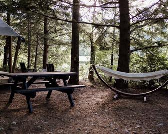 Safari Tent Site 6 | 1 Queen Bed & 1 Twin Bed | Pond View - Woodstock - Patio