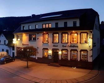 Hotel Restaurant zum Schlossberg - Wadern - Будівля
