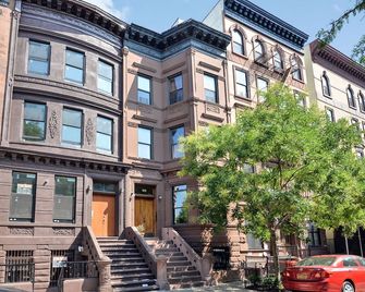 Duplex Apartment With Old World Charm - New York - Building