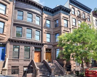 Duplex Apartment With Old World Charm - New York - Building