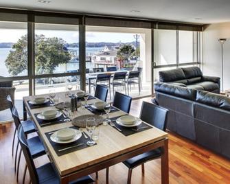 The Waterfront Suites - Heritage Collection - Paihia - Matsal