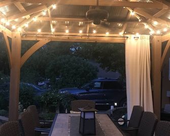 Cozy Cottage w/ all sports Sand lake access. - Onsted - Patio