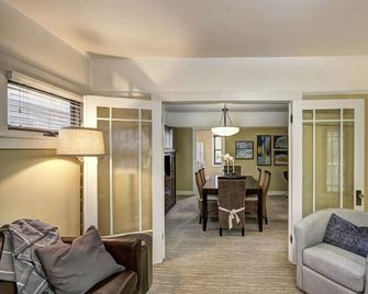 Exceptional charming spacious 2bedroom French colonial in desirable midtown area - Sacramento - Salon