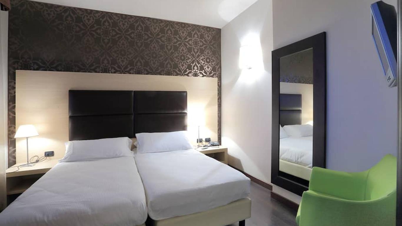 هوتل لا توريتا