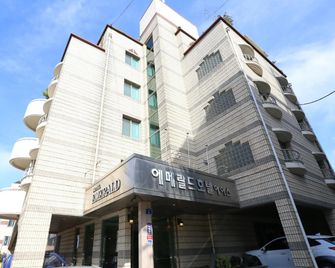 Jeju Emerald Hotel Ace - Jeju City - Building