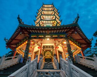 The Villa Tembalang - Semarang