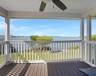 Villa 5023 On Duck Key Boat Slip Available - 2bd 1.5ba - Marathon - Balcón