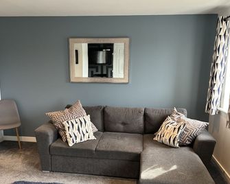 Cathedral Apartment - Lichfield - Living room