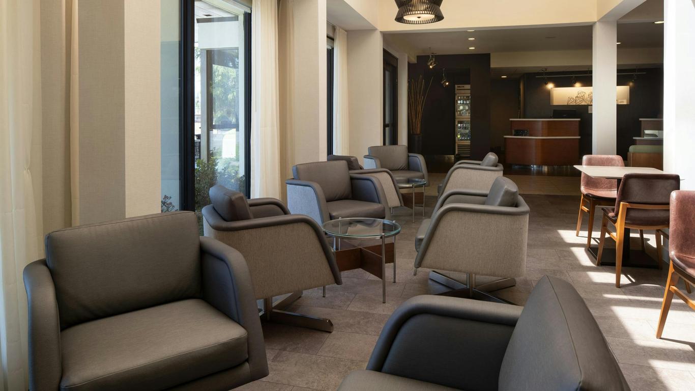 Courtyard by Marriott Fresno