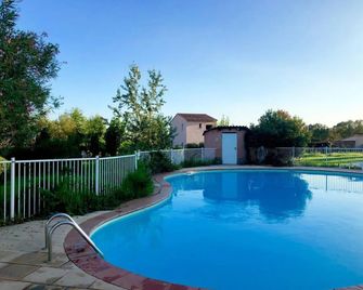 Marina di pinarello, appt climatisé à 400m de la plage - Zonza - Piscine