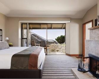 Carmel Highlands Inn - One Bedroom Suite, Ocean View - Carmel-by-the-Sea
