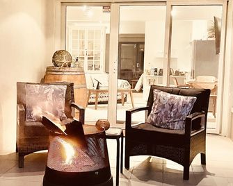 Edge17 Waterfront Apartment, plus Cottage with Garden View - Port Fairy - Port Fairy