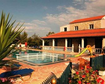 Blue Sky - Sidari - Piscina