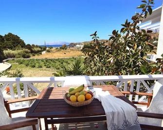 Island House Hotel - Mylopotas - Balkón
