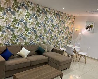 T3 vue sur Mer Akid Lotfi - Oran - Living room