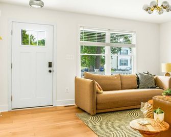 Walk to the Beach & Town | Stylish Beach Home - Colonial Beach - Living room
