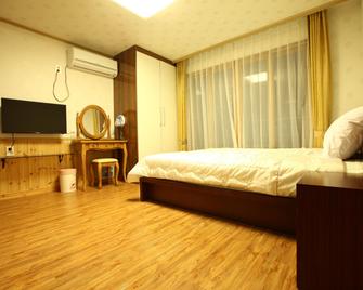 Jungmun Haesung Parktel - Seogwipo - Bedroom