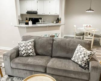 Suite Stella, a cozy 2-bed 2-bath home - Wetumpka - Sala de estar