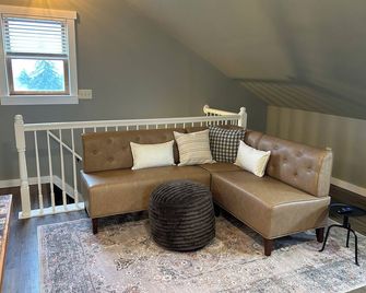 Private Loft Retreat Near Gettysburg & Harrisburg, Thoughtfully Appointed - Dillsburg - Sala de estar