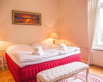 Kartanohotelli Karhulan Hovi - Kotka - Slaapkamer