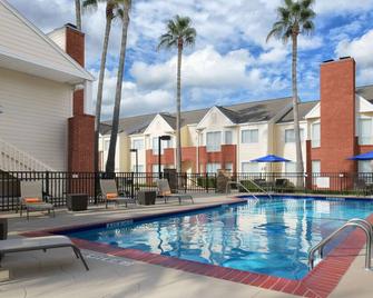 Awesome Find! Pool, Free Parking & Breakfast, Close To Astronaut Memorial Grove! - Webster - Pool