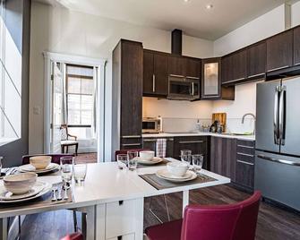 Revelstoke - In the Heart Of It All - Revelstoke - Kitchen