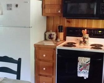 Secluded Log Cabin With Gorgeous Mountain View - Independence - Kitchen