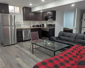 Basement two Queen beds and one single with two full washrooms by YKF airport - Kitchener - Kitchen
