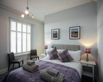 The Townhouse - Tenby - Bedroom