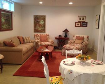 Chautauqua Institution, Garden Appartment Next To The Art School/Dance Studio - Chautauqua - Living room