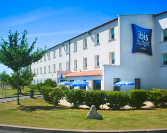 ibis budget Niort Est La Crèche - La Crèche - Building
