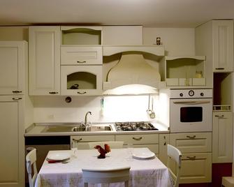 Tiberio - Loro Ciuffenna - Kitchen