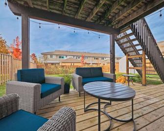 Cozy Cottage for Fall Getaways, Private backyard, decks - Meaford - Balcony