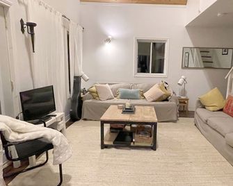 Rustic-Chic Cottage on Quiet Camp Lake - Dwight - Huiskamer