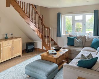 1 bedroom accommodation in Kings Coughton, near Alcester - Alcester - Living room