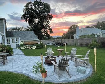 Berkshires Getaway Walk to Distillery - No Pet Fee! - Sheffield - Patio