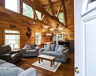 Four-Season Lakefront Home in Upstate NY on Fawn Lake, Minutes from Salmon River - Altmar - Sala de estar