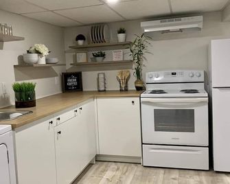 Ting's Place - Luxury Suite - Campbellton - Kuchyň