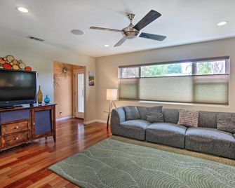 Updated San Diego Home w/ Private Yard & Grill! - San Diego - Soggiorno
