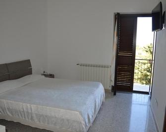 B&B Incantevole Vicolo - Piraino - Camera da letto