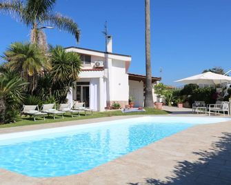 Edri Beach House Apartment - Pontecagnano Faiano - Piscina