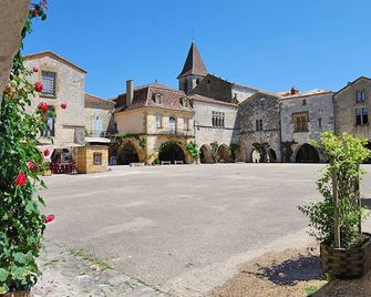 Detached House with Private Pool in the Country in Monpazier, Périgord - Monpazier - Edificio